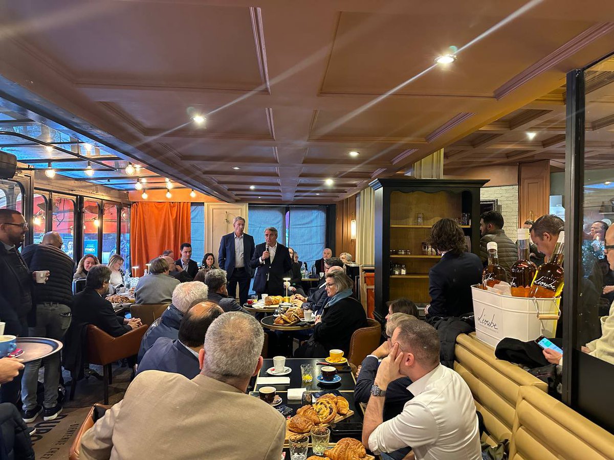 NousFrance_fr's tweet image. #PLF25, situation politique, prochaines étapes du mouvement : merci aux délégués territoriaux de s’être retrouvés pour #FrotterNosCervelles lors de ce petit-déjeuner @NousFrance_fr à Paris !