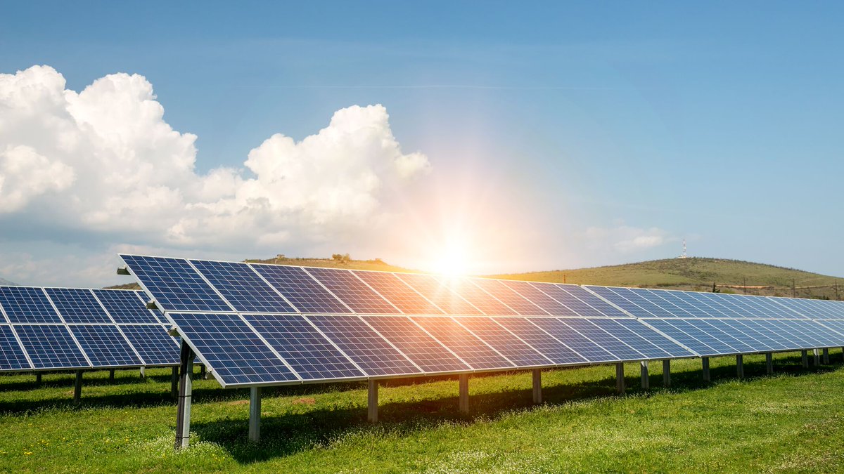 Die Intersolar Europe findet vom 7.–9. Mai 2025 im Rahmen von The smarter E Europe auf der Messe München statt. Vortragseinreichungen für die Konferenz sind bis zum 6. Dezember 2024 möglich. vdma.org/viewer/-/v2art…