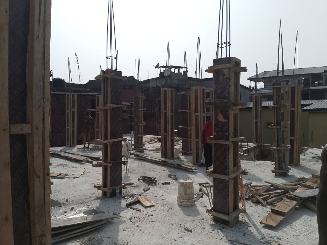 Realisticproj's tweet image. Progress at Alagbeji, Lagos Island! 🏗
Our Mixed-Use Building is taking shape as we complete the Second-Floor Columns Reinforcement and Formwork.

Stay connected for updates! 🌍

🌐 realisticprojects.com | 📩 info@realisticprojects.com
#Construction #RealisticProjects