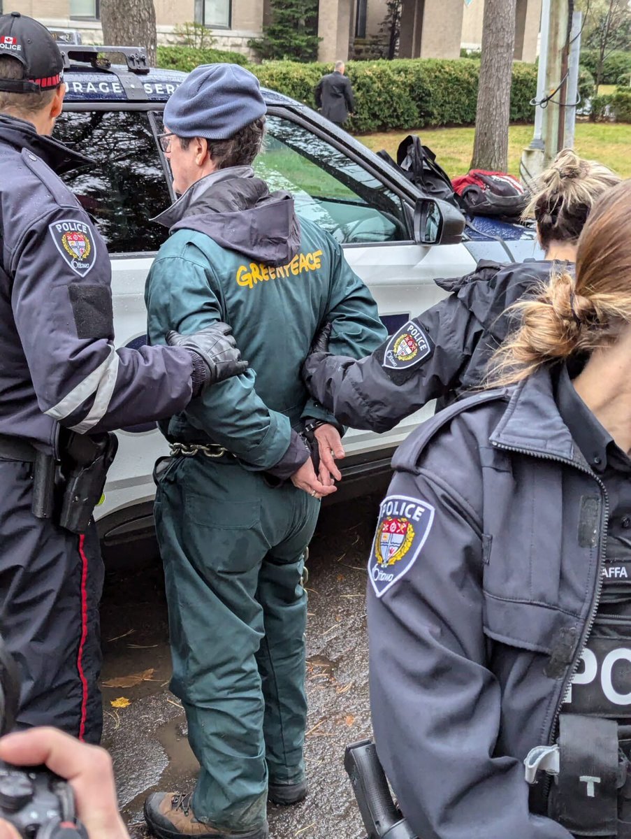 UPDATE: two peaceful activists from <a href="/GreenpeaceCA/">Greenpeace Canada</a> have just been arrested at Stornoway, the official residence of the Leader of the Opposition <a href="/PierrePoilievre/">Pierre Poilievre</a>, while calling out Poilievre's anti-climate agenda. 

#Poilievre #PolCan