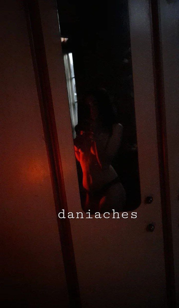 daniaches's tweet photo. Yo duermo de esta forma y ustedes? 🤫😏 https://t.co/OzB5dNo44u
