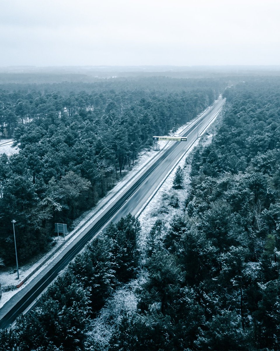 24 Hours of Le Mans (@24hoursoflemans) on Twitter photo 𝗦𝗮𝗳𝗲𝘁𝘆 𝗰𝗮𝗿 𝗼𝘂𝘁 𝗮𝗻𝗱 𝘀𝗻𝗼𝘄 𝘁𝘆𝗿𝗲𝘀 𝗼𝗻! ❄️
Like our friends at <a href="/SilverstoneUK/">Silverstone</a> and <a href="/circuitspa/">Spa-Francorchamps</a> , we've got a covering of the white stuff at the Circuit des 24 Heures!
𝐖𝐡𝐨 𝐰𝐚𝐧𝐭𝐬 𝐬𝐨𝐦𝐞 𝐬𝐧𝐨𝐰𝐲 𝐰𝐚𝐥𝐥𝐩𝐚𝐩𝐞𝐫𝐬 ? 😃 𝗦𝗮𝗳𝗲𝘁𝘆 𝗰𝗮𝗿 𝗼𝘂𝘁 𝗮𝗻𝗱 𝘀𝗻𝗼𝘄 𝘁𝘆𝗿𝗲𝘀 𝗼𝗻! ❄️
Like our friends at <a href="/SilverstoneUK/">Silverstone</a> and <a href="/circuitspa/">Spa-Francorchamps</a> , we've got a covering of the white stuff at the Circuit des 24 Heures!
𝐖𝐡𝐨 𝐰𝐚𝐧𝐭𝐬 𝐬𝐨𝐦𝐞 𝐬𝐧𝐨𝐰𝐲 𝐰𝐚𝐥𝐥𝐩𝐚𝐩𝐞𝐫𝐬 ? 😃