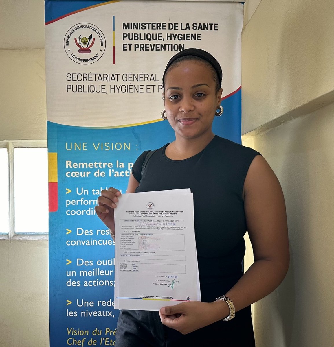 OceaneWanita's tweet photo. je tiens entre mes mains ce document qui représente bien plus qu’un simple agrément. C’est la récompense de mois de travail acharné, de doutes, de sacrifices mais aussi de foi. Je remercie Dieu du plus profond de mon cœur pour m’avoir donné la force de continuer même dans les moments où j’avais envie de tout lâcher.

Je ne peux m’empêcher de penser à ma maman, mon ange gardien. Maman, de là où tu es, je sais que tu veilles sur moi. Chaque jour, je ressens ta présence. Sans toi je n’aurais jamais eu le courage de poursuivre ce combat. Aujourd’hui, je te dédie cette réussite. Je te promets de continuer à me battre de donner tout ce que j’ai pour sauver et accompagner le plus de femmes possible. Je veux que tu sois encore plus fière de moi.

Ce chemin n’a pas été facile. Mon adolescence a été marquée par des souffrances liées au choc toxique menstruel. Je ne comprenais pas pourquoi j’avais ces plaies et ces douleurs mais aujourd’hui, je sais que Dieu me préparait à mieux comprendre pour mieux aider. Ces épreuves m’ont forgée et m’ont donné une mission.

Aujourd’hui, je sais que rien n’arrive par hasard. Si vous traversez des moments difficiles sachez que ces épreuves ne sont pas là pour vous briser mais pour vous préparer à quelque chose de plus grand. Ces douleurs d’hier peuvent devenir votre force de demain. Accrochez-vous à vos rêves même quand ils semblent loin. 
Travaillez dur, ayez foi en vous et ne perdez jamais espoir !! 

Je suis infiniment reconnaissante. Reconnaissante pour ce chemin semé d’embûches qui m’a rendue plus forte. Reconnaissante envers vous ma communauté pour votre soutien et votre amour.

Ce document marque le début de quelque chose d’encore plus grand. Ensemble nous allons changer des vies, briser les tabous et offrir à chaque femme la possibilité de vivre dans la dignité.

Merci à vous tous. Ce combat c’est aussi le vôtre.