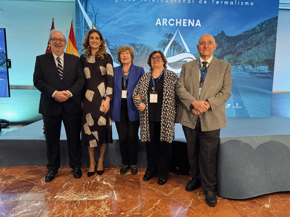 AytoArchena's tweet photo. 💧 Hoy hemos tenido el placer de escuchar dos ponencias extraordinarias.

Pedro Cantista, presidente de la Sociedad de Hidrología Médica Portuguesa, nos ha hablado sobre “Nuevos horizontes para la medicina termal en Europa”, mientras que Francisco Maraver, presidente de la Sociedad Española de Hidrología, ha presentado la ponencia titulada “La formación de Hidrología Médica para los profesionales sanitarios en la Universidad”.

¡Enhorabuena a ambos por su magnífica intervención!