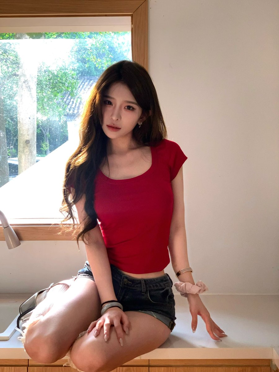 The world， smiling at you too many people.Sincerely for you to tolerate everything you， too little.Too much of the time， we are a person， remember， can finally heal yourself or yourself.