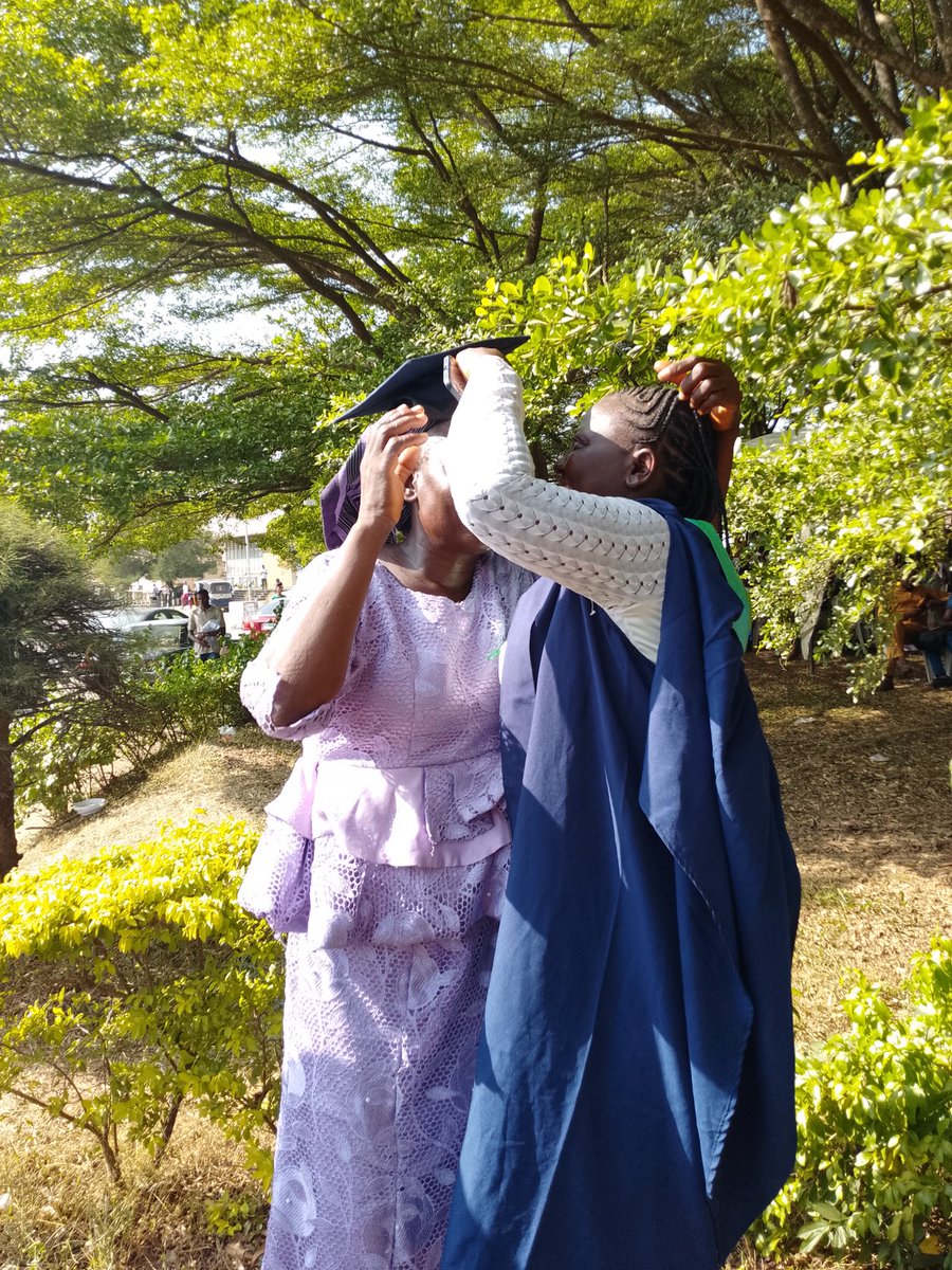 TheTosinAde's tweet photo. This day last week i graduated from University of Ibadan https://t.co/hs5EWfqMKL