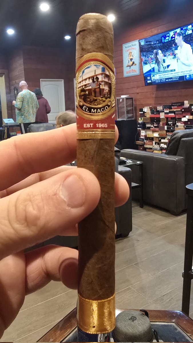 CigarCab1729's tweet photo. Last evening's smokes.
#Cigar #Cigars #ElMago https://t.co/HSXT7n3ovN