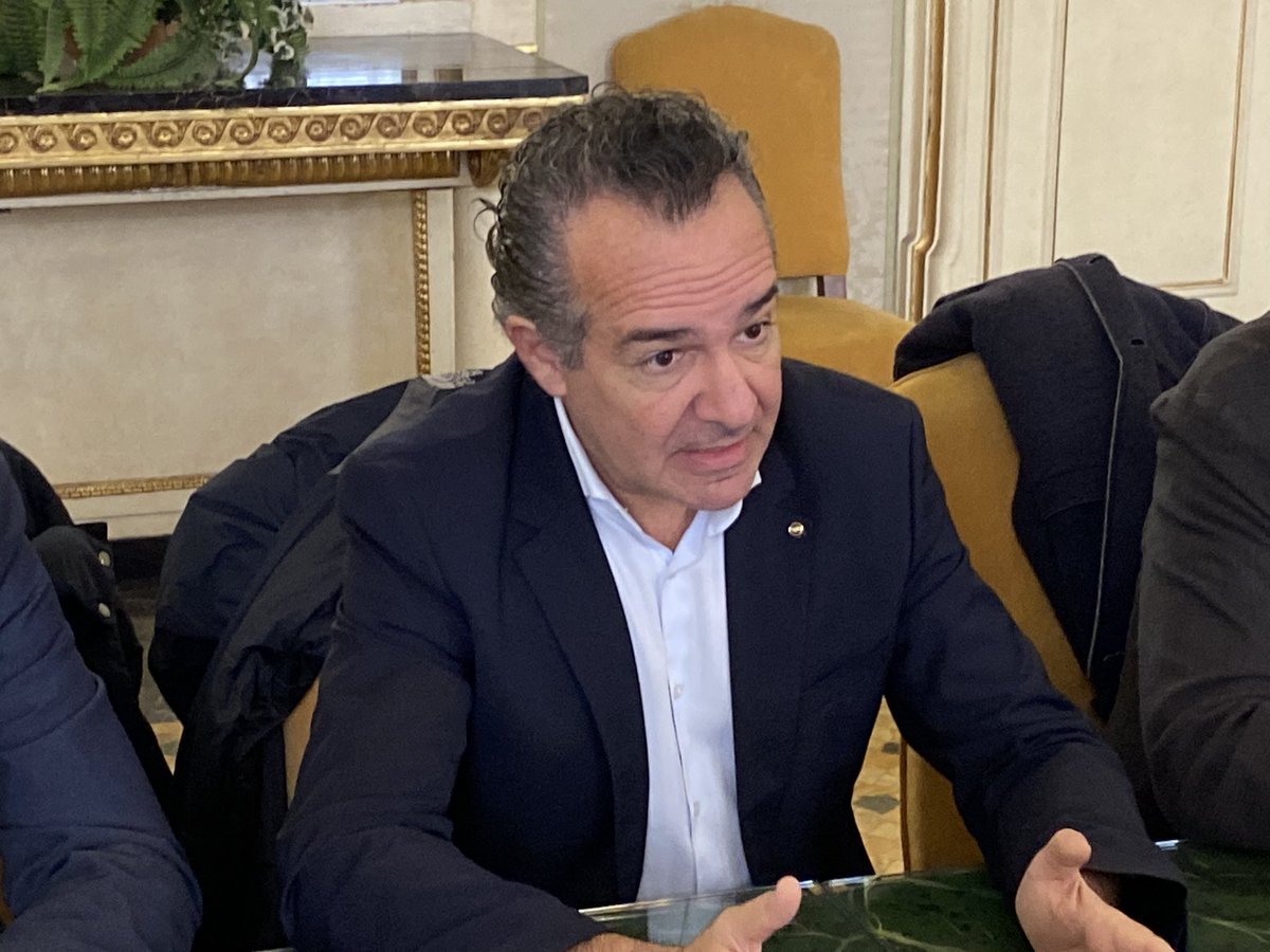 CislLiguria's tweet photo. Il segr. generale Cisl Liguria Maestripieri, con componenti segreteria regionale e resp. Cisl Genova, ha incontrato Prefetto di Genova per consegnare documento approvato da tutte federazioni regionali categoria, su DDL Bilancio 2025 con proposte sindacato. @CislNazionale https://t.co/zYyhPLMJJi