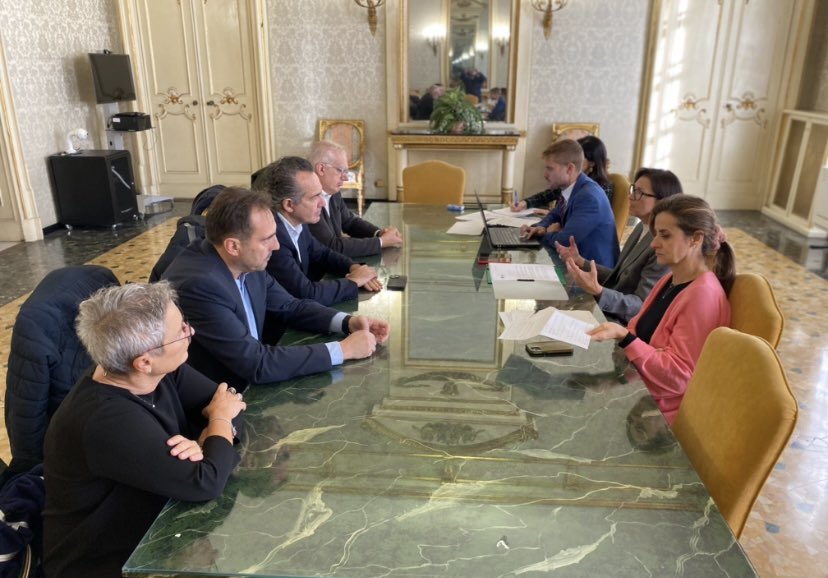 CislLiguria's tweet photo. Il segr. generale Cisl Liguria Maestripieri, con componenti segreteria regionale e resp. Cisl Genova, ha incontrato Prefetto di Genova per consegnare documento approvato da tutte federazioni regionali categoria, su DDL Bilancio 2025 con proposte sindacato. @CislNazionale https://t.co/zYyhPLMJJi