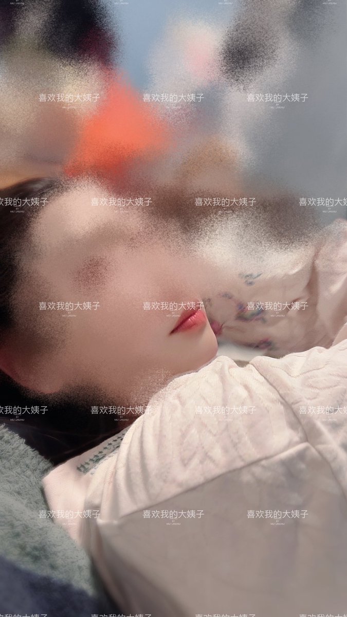 老婆洗好澡了，躺我腿上刷抖音呢，大姐还没洗澡
今天例假第四天了吧，老婆今天也来例假了，我默默松了一口气😂我最近好像开始恋脚了，想被老婆和大姐足交，以后拍给你们看 https://t.co/OfyQySGTYB