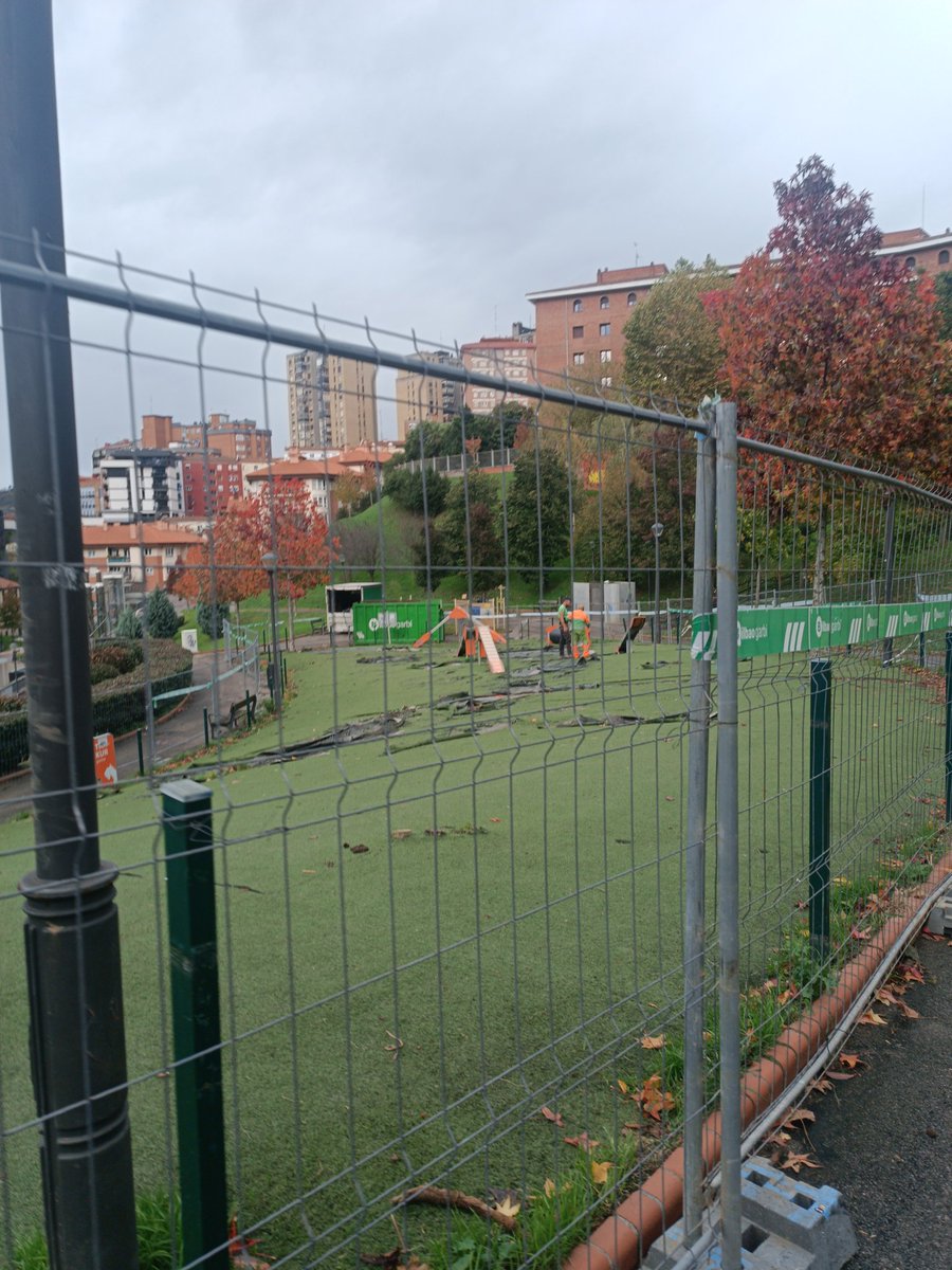 MNavarro7's tweet photo. Parece que nos han escuchado en @bilbao_udala 👏🏽👏🏽👏🏽 hoy han empezado los arreglos https://t.co/EimAWoZyAP