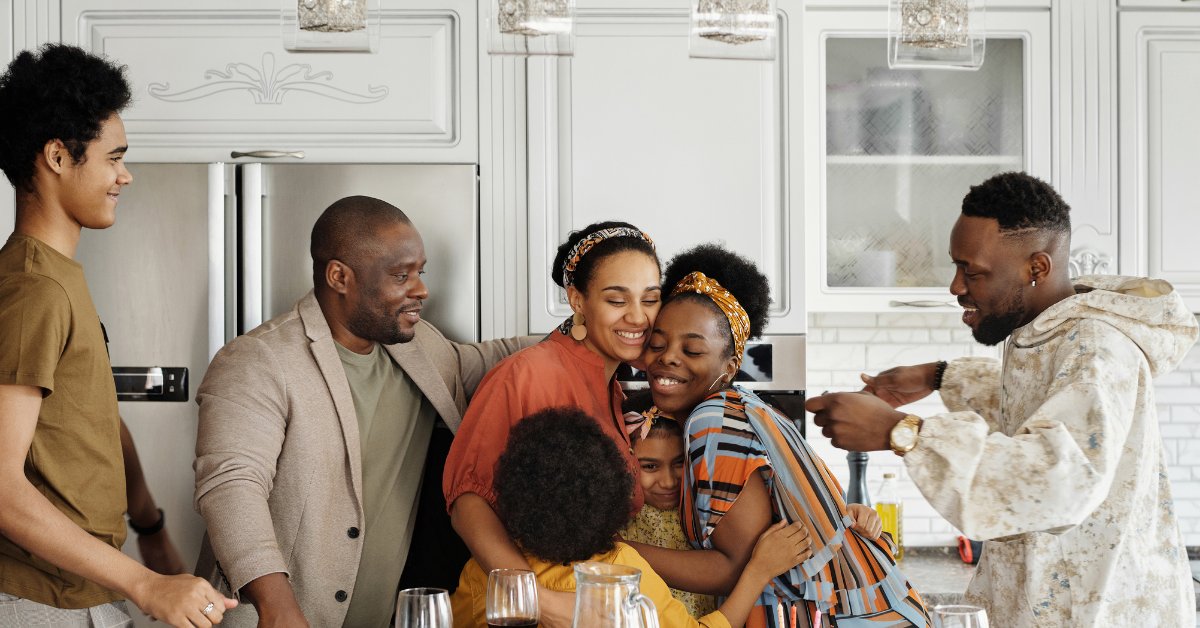 SPSkilly's tweet photo. Less can mean more. Special holiday celebrations don’t need to come with a big price tag. Here are some helpful spending tips to navigate this holiday season on a budget🎄:  https://t.co/koDLeEk4dX https://t.co/X1p2kjgk4Q