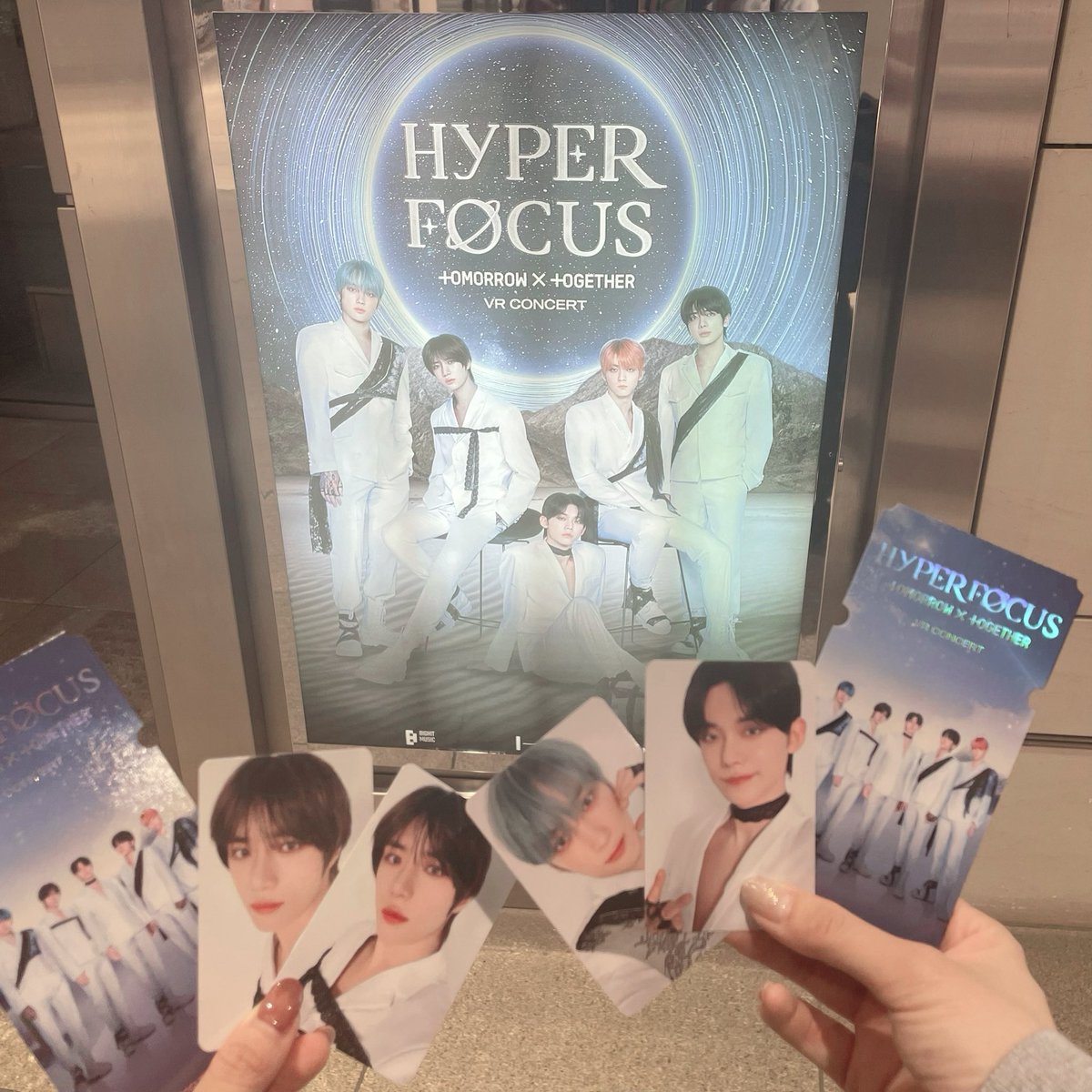 ps____yz's tweet photo. 今日はミクロとVR🤸🤍
久々にオタクっぽい写真撮りました🤳ww
( ピンボケしてるところが久々感でてる )
ヒュニンカイは弟にソンムルするんだ ~🐧w https://t.co/LG9BY66nSe