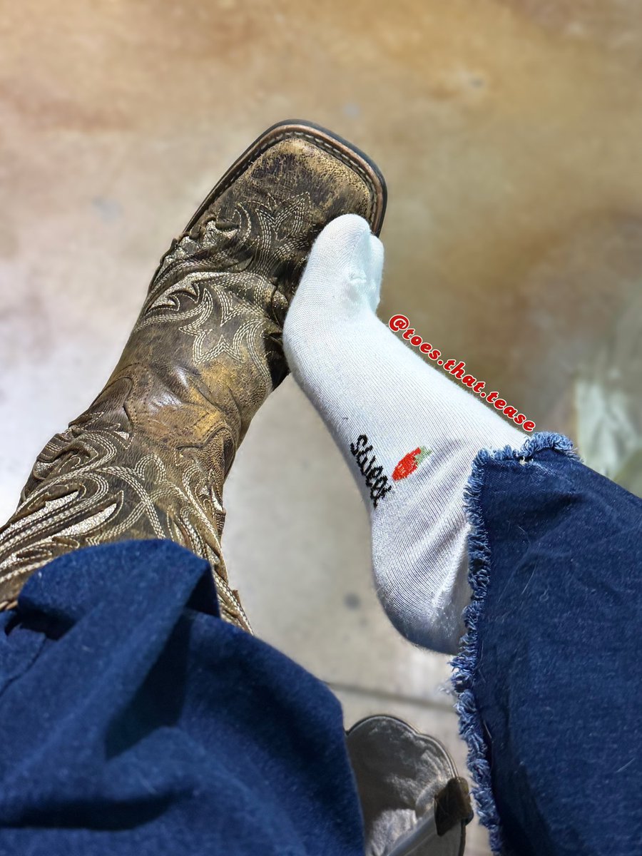toes_that_tease's tweet photo. My socks are a full on sensory experience…. Dare to take a wiff?😏

By the end of the day they’ll be sweet &amp; ripe, dripping with sweat 🥵 

findom feet dirtysocks stinkyfeet smellyfeet paypig humanatm footfetish feetfetish dirtyfeet dirtysoles goddess dirtycrocs https://t.co/uiRGLaWn8W