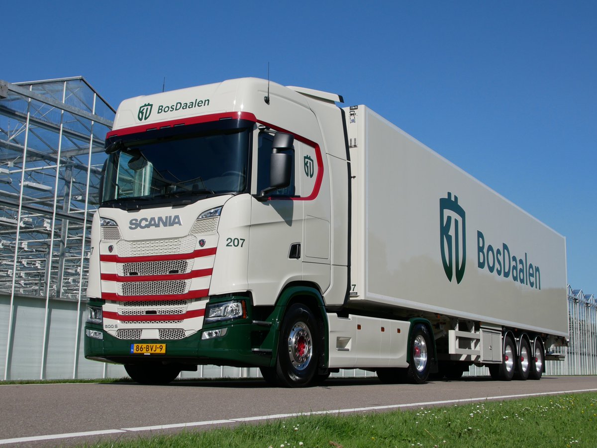 𝐊𝐥𝐚𝐚𝐫 𝐯𝐨𝐨𝐫 𝐯𝐞𝐫𝐭𝐫𝐞𝐤! ⁣
Met onze passie voor transport helpen we u graag met uw logistieke uitdagingen. Of het nu gaat om groenten, fruit, bloemen of planten, wij zorgen ervoor dat uw geconditioneerde zendingen probleemloos verlopen. 🚚💨