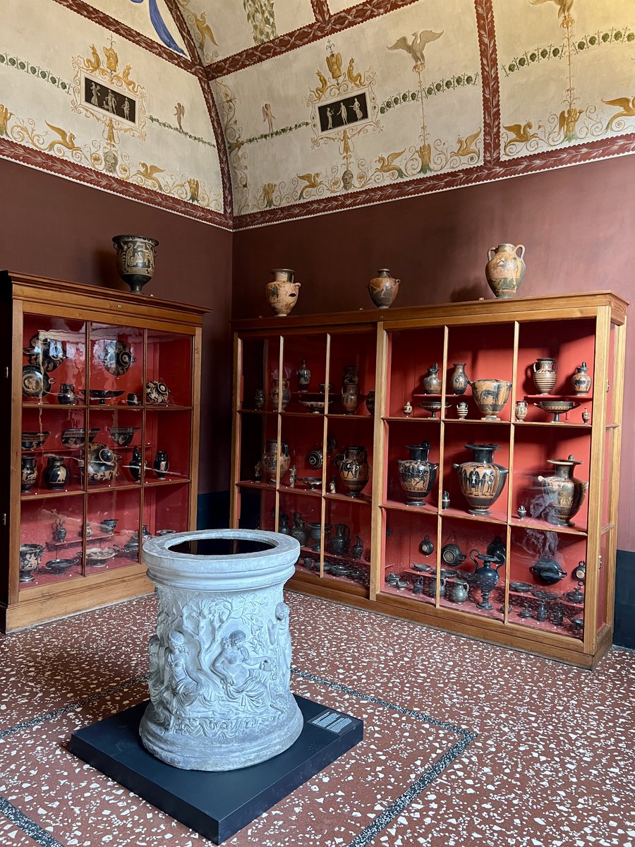 LevineRx's tweet photo. Throughout his life, Thorvaldsen was an avid collector of antiquities &amp; plaster casts of Greek and Roman sculptures. These objects had an incredible influence on his work and you often find overt and more subtle references to these very objects in Thorvaldsen's sculpture!

🏺8/9 https://t.co/1PZlR1WyWv