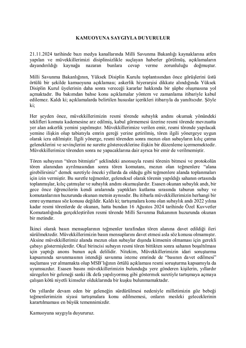 ajans_muhbir's tweet photo. 💥 Teğmenler'in avukatları açıklama yayınladı:

• Okunan subaylık andı, bir gece önce öğrencilerin kendi aralarında yaptıkları kutlama sırasında taburun subay ve komutanlarının huzurunda okunan metnin aynısıdır. Bu itibarla müvekkillerimizin herhangi bir emre uymaması söz konusu değildir.

• Tartışmalara konu olan subaylık andı 2022 yılına kadar resmi törenlerde de okunan, hatta bundan 16 Ağustos 2024 tarihinde Özel Kuvvetler Komutanlığında gerçekleştirilen resmi törende Milli Savunma Bakanının huzurunda okunan bir metindir.

• On yıllardır devam eden bir geleneğin sürdürülmesi nedeniyle milletimizin göz bebeği teğmenlerimizin siyasi tartışmalara konu edilmemesi, onların mesleki geleceklerinin karartılmaması en büyük temennimizdir.