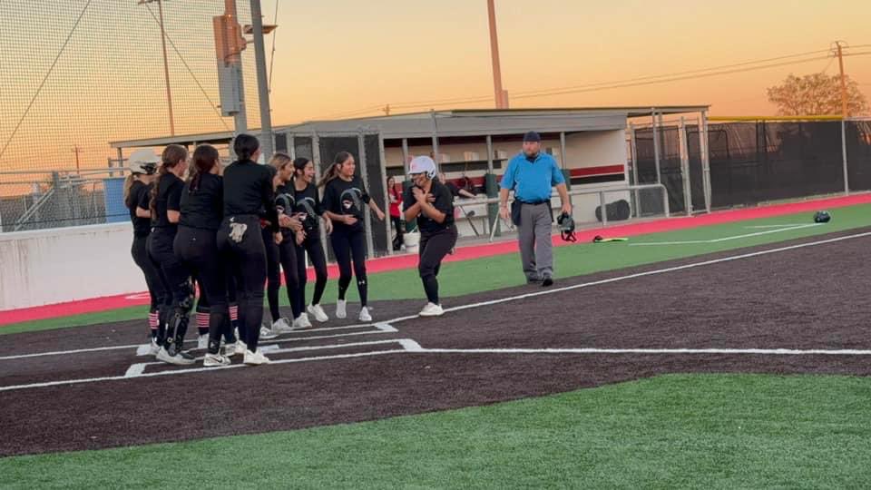 GCM Softball (@softball_gcm) on Twitter photo First ever fall red vs. black series was a huge success! The girls faced off in a 9 inning, winner take all game on Tuesday night! Proud of the fight from this group. Countdown to Jan 10 begins! <a href="/GCCISD/">Goose Creek CISD</a> <a href="/MemorialBaytown/">Goose Creek Memorial</a> First ever fall red vs. black series was a huge success! The girls faced off in a 9 inning, winner take all game on Tuesday night! Proud of the fight from this group. Countdown to Jan 10 begins! <a href="/GCCISD/">Goose Creek CISD</a> <a href="/MemorialBaytown/">Goose Creek Memorial</a>