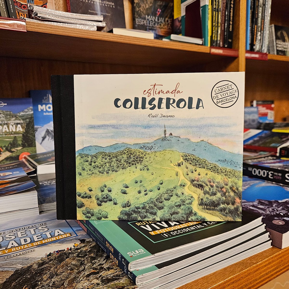 ESTIMADA COLLSEROLA (<a href="/bcn_llibres/">Barcelona Llibres</a>) de <a href="/RaulDeamo/">Raúl Deamo</a> ha guanyat un premi al festival internacional Carnet de Voyage, el festival de llibretes de viatge més gran del món.

Us el recomanem molt, és una immersió meravellosa a Collserola!

📚 altair.es/cat/libro/esti…