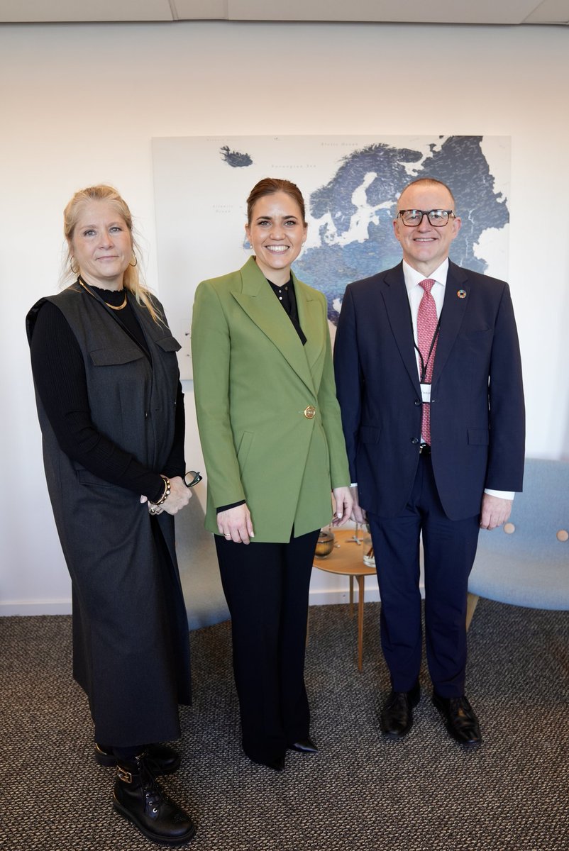 Tak til <a href="/marie_bjerre/">Marie Bjerre</a> for en god drøftelse om den maritime industri`s betydning for DK og EU. Med det kommende danske formandskab i 2. halvdel af 2025 er det vigtigt at have fokus på en maritim industristrategi i Danmark såvel som i EU.<a href="/DanskeMaritime/">Danske Maritime</a> #dkpol <a href="/seaeurope/">SEA Europe</a> <a href="/BFoldager/">Bjarne Foldager</a>