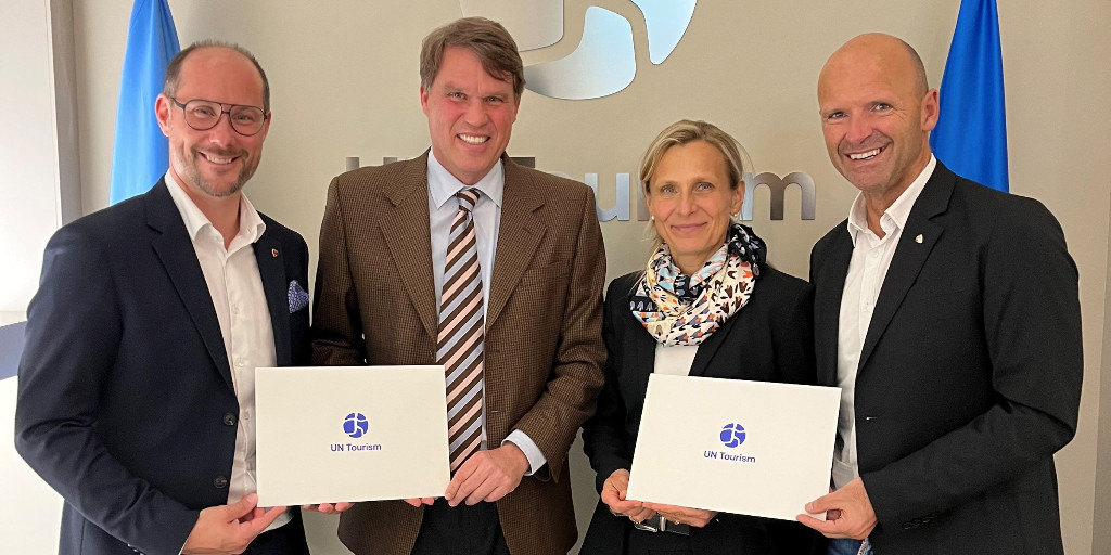 Tirol &amp; MCI Teil des weltweiten #UN #Tourism Netzwerks 🗺️

Das „Tyrolean Sustainable Tourism Observatory“ (TYSTO), geleitet vom MCI, ist Österreichs erstes Mitglied im Tourismus-Beobachtungsstellennetzwerk der Vereinten Nationen. 😀

▶️ ow.ly/nJeJ50UbKYx

📸 © Land Tirol