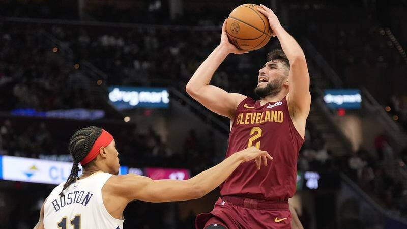 DNeckel19's tweet photo. Only one player in NBA history has shot 60% from 2PT on at least 50 attempts and 55% from 3 on at least 40 attempts through 17 games:

Ty Jerome https://t.co/SlZ99WSsrp