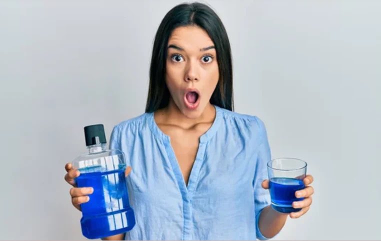 newtritionny's tweet photo. Did you know that regularly rinsing your mouth with Listerine can do more harm than good? It can disrupt the oral microbiome and give rise to pathogens associated with periodontal disease, esophageal + colorectal cancer, and more? https://t.co/iOGEZPYBmu https://t.co/46iBpz4I8Q