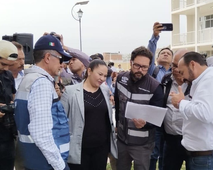 ingmirnamis's tweet photo. Acompañamos al Gobernador el Ing. 
@EnriqueAlfaroR, al titular de la SIOP, Ing. @DavidZamoraB y al rector de la universidad, @rvillanueval, a la inauguración de la nueva preparatoria de la Universidad de Guadalajara en Tonalá. https://t.co/PvAussd0WY