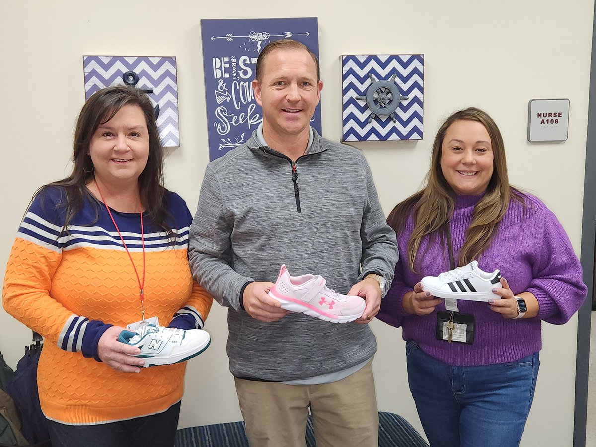 Great morning supporting <a href="/HaggarPTA/">HaggarPTA</a> in <a href="/Plano_Schools/">Plano ISD</a> with shoes for the students. Thanks to all our supporters <a href="/WelbornDoors/">Welborn Garage Doors</a> <a href="/citypointdallas/">City Point Church</a> 
#godbless #godisgood #2corinthians9