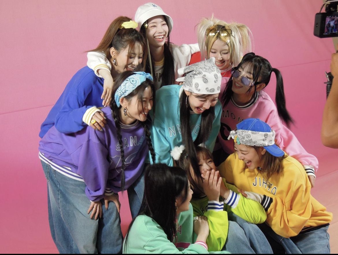 Syun_Rug0701's tweet photo. ただただTWICEの事がこの9人の事がもっと好きになった、そんな短すぎる45分間でした🥰
 #TWICE  #TWICE_14th_MiniAlbum  #TWICE_9TH_ANNIVERSARY   #ONCE  #ONCEさんと繋がりたい  #NHKMUSICSPECIAL https://t.co/DEo10T6NzJ
