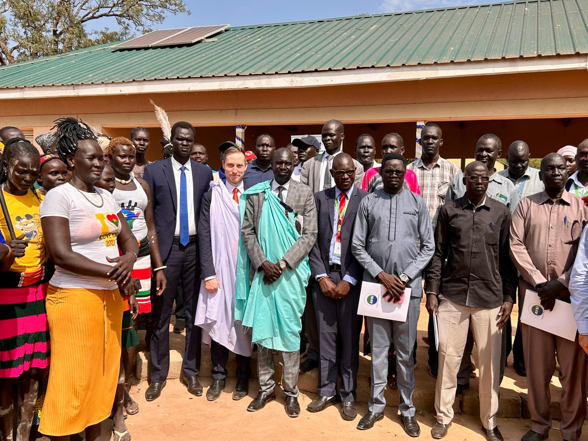 On Monday our First Secretary <a href="/ArendvanVuren/">Arend van Vuren</a> had the honor of opening the milk handling facility that was constructed by <a href="/FondazioneAVSI/">Fondazione AVSI</a>. This facility was requested by the women of Rumbek and Cueibet so that they have a dedicated spot for selling their milk.