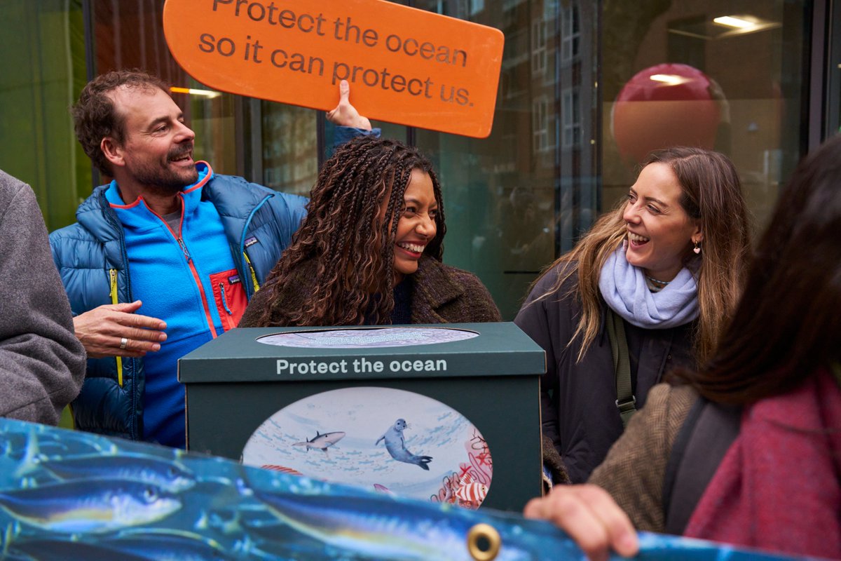 🚨 198,000+ signatories from across Europe are calling on the UK government to #EndBottomTrawling in MPAs &amp; inshore zones.

Today, on #WorldFisheriesDay, we deliver this crucial petition to <a href="/DefraGovUK/">Defra UK</a>, demanding action to truly safeguard our seas &amp; #TransformBottomTrawling ✊🌊