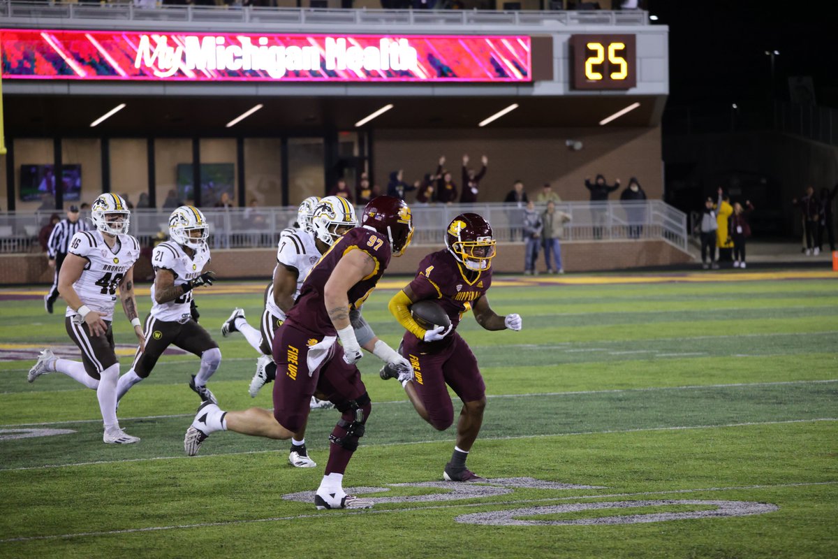 CMU Football Video (@cmufbvid) on Twitter photo 