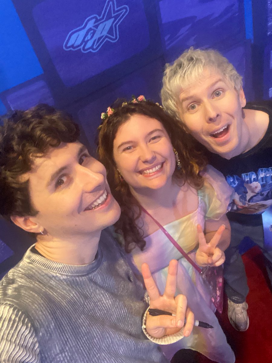 AshbearAFP's tweet image. thankfully they were willing to sign this 💀 framing this artwork on my wall immediately 💙 #terribleinfluencetour