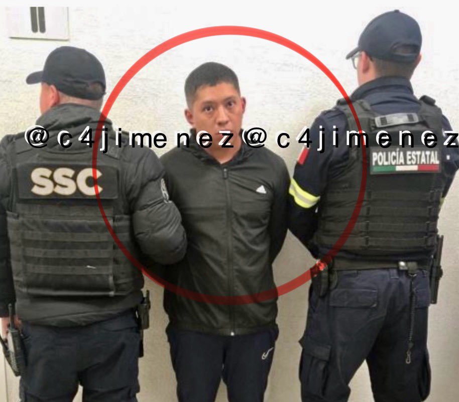 c4jimenez's tweet photo. DETENIDOS por el ASESINATO de UN CHECADOR de MICROS
Axcel Millán
Abimael Rangel
Santiago Rodriguez
Mataron a balazos al hombre en @AzcapotzalcoMx
Huyeron a @Edomex
Agentes de @SSC_CDMX zona Poniente y @SS_Edomex los siguieron y hallaron robando en @Gob_Tlalne
Así los detuvieron! https://t.co/QVDAr8qL4z