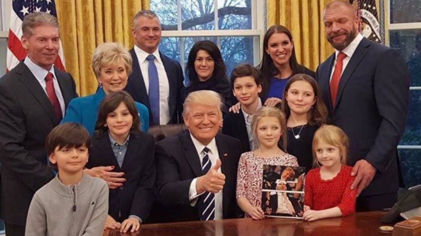 LARIATE_Wrestle's tweet photo. Bonjour ! 👋

Au-delà de l'énième interprétation grossière du milieu du catch à la TV, il serait peut-être bien de recalibrer la discussion sur Linda McMahon. 

Au-delà de son amitié de longue date avec Donald Trump (cf image), il y a des sujet bien plus importants la concernant que son rôle à la TV. 🔻

Elle a dirigé WWF et a été la vice présidence de WWF/E jusqu'en 2009 avant de se tenter aux élections pour devenir sénatrice. Pour ne citer qu'une seule des nombreuses affaires, elle était donc notamment en poste, quand selon l'article de Vice, le management de  WWE aurait couvert le drame tragique concernant Ashley Massaro en 2006 lors de son viol durant de la tournée de WWE au Koweit.
[Source : https://t.co/bTttRZO1x2]

Elle garde toujours le nom de son (Ex)mari Vince McMahon qui, par ailleurs, est concerné par des allégations d'inconduite et de trafic sexuel. Je vous laisse regarder les différents articles du Wall Street Journal ainsi que le procès de Janel Grant, pour ne citer que cela.
[Source 1 : https://t.co/kK7koXGUqW]
[Source 2 : https://t.co/VGG0uVDMoa]

Donc, il est selon moi, plus pertinent de s'attarder sur ces points là que de "simplement" parler de mettre une personne du "monde du spectacle" au ministère de l'éducation US (et éviter, même si c'est secondaire, ce petit mépris quand il s'agit de parler de cette discipline).

Ceci n'est qu'une infime partie. En plus de tout ce qui peut se trouver rapidement en quelques secondes, de nombreuses personnes seront à même de vous en parler davantage et plus en détails pour que ce soit plus pertinent et approfondir véritablement le sujet sans avoir à mépriser (encore) une discipline.

Bonne journée ! 👋

(Ce post sera certainement shadowban vu que j'ai eu le culot d'y intégrer des liens externes)
