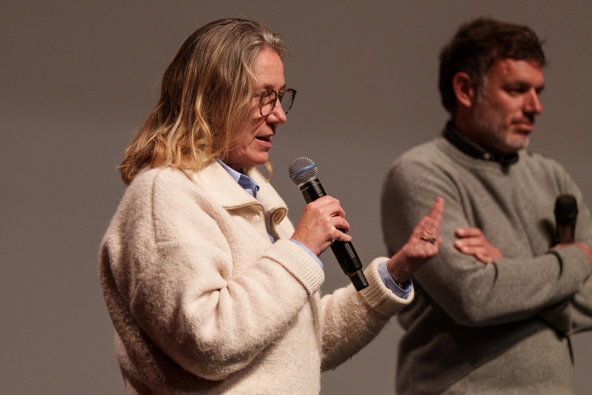 « Reporter de guerre : comment rendre compte des conflits aujourd’hui ? » 🎥 
Merci à <a href="/LumieresInfo/">Lumières sur l’info</a> 👏<a href="/PierreBonneyrat/">Pierre Bonneyrat</a> <a href="/IgorSahiri/">Igor Sahiri</a> et Susanna <a href="/dorhage/">Susanna Dörhage</a> pour cet atelier passionnant ! Une après-midi riche en éducation aux médias et à l’information ! #EMI #AJBrussels