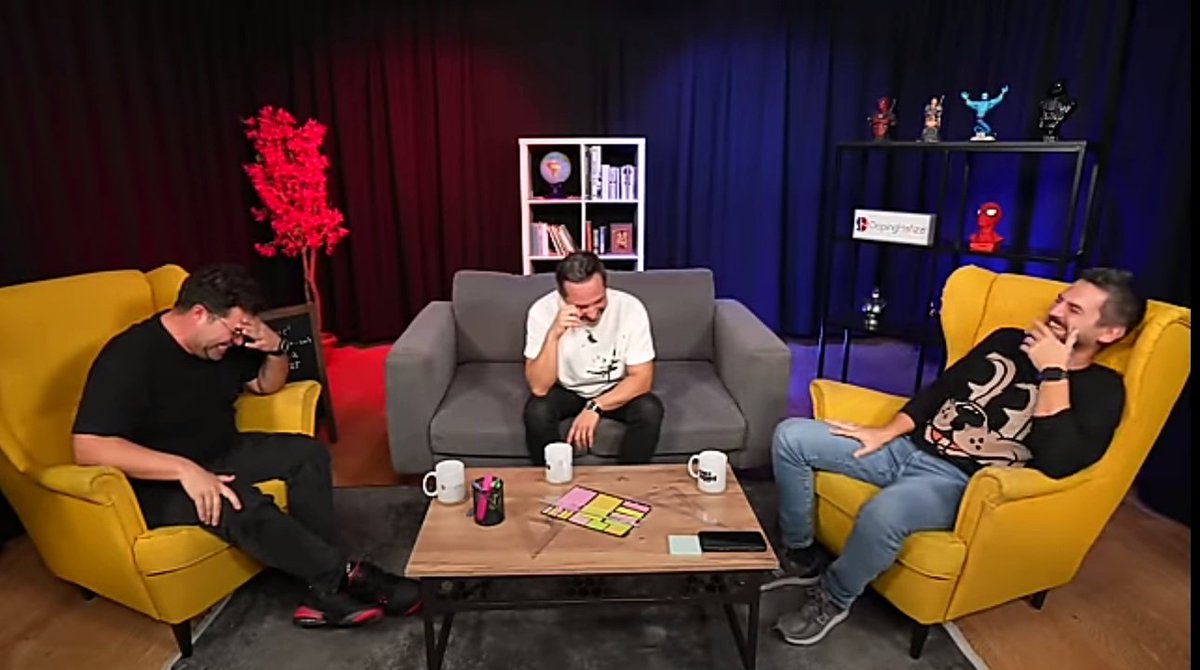 insan belli bi yaştan sonra şuna ihtiyaç duyuyor ya
(eski arkadaşlarla boş muhabbet yapıp anıra anıra gülmek)