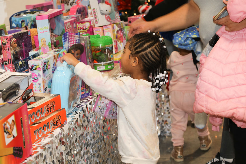 Save the date! Bring the entire family to Northland Workforce Training Center (683 Northland Avenue) on Tuesday, December 10th from 4-7 pm for our Community Holiday Celebration &amp; Toy Giveaway in partnership with <a href="/DionsDreamers/">Dion’s Dreamers</a>. ⛄️🎁 

RSVP: facebook.com/events/1074421…