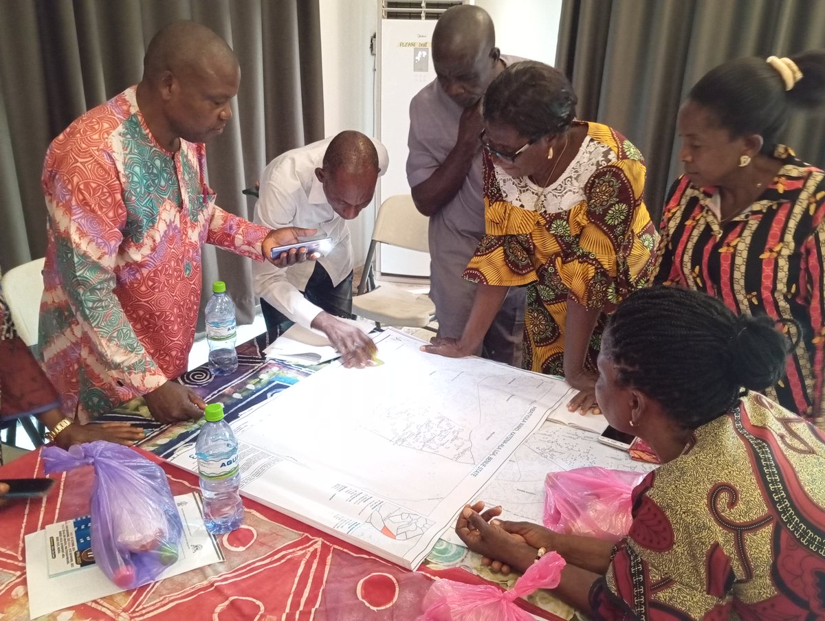 GRID3 is supporting Nigeria's <a href="/NphcdaNG/">NPHCDA</a> to enhance microplanning for SIAs. Recently we:
🗺️Delivered 6,296 ward-level maps across 14 states
🧑‍🏫Conducted ToT sessions in 7 states, with participation from 132 LGAs who are cascading training to ward level

#GeospatialData4Health