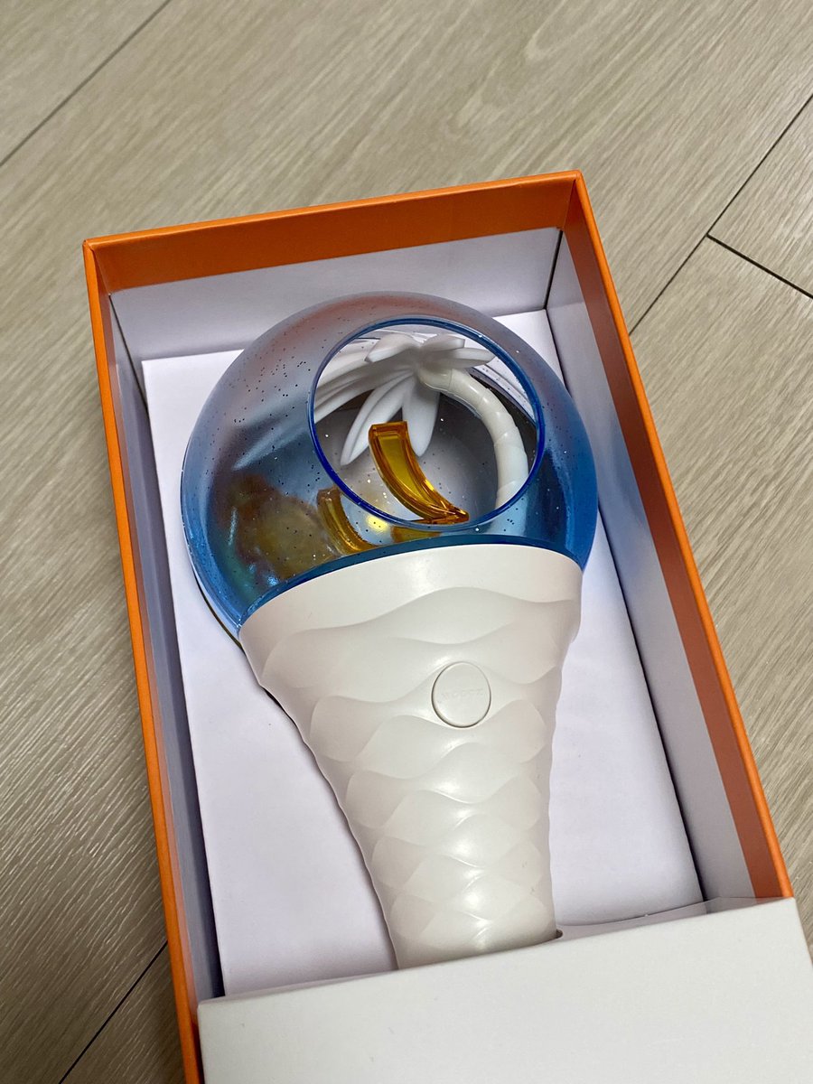geolae71275's tweet photo. 무즈봉, 낭만봉 양도합니다
제시해서 DM주세요!

조승연 woodz 우즈 무즈 응원봉 양도 무즈봉 https://t.co/9t3NSpK0Dh