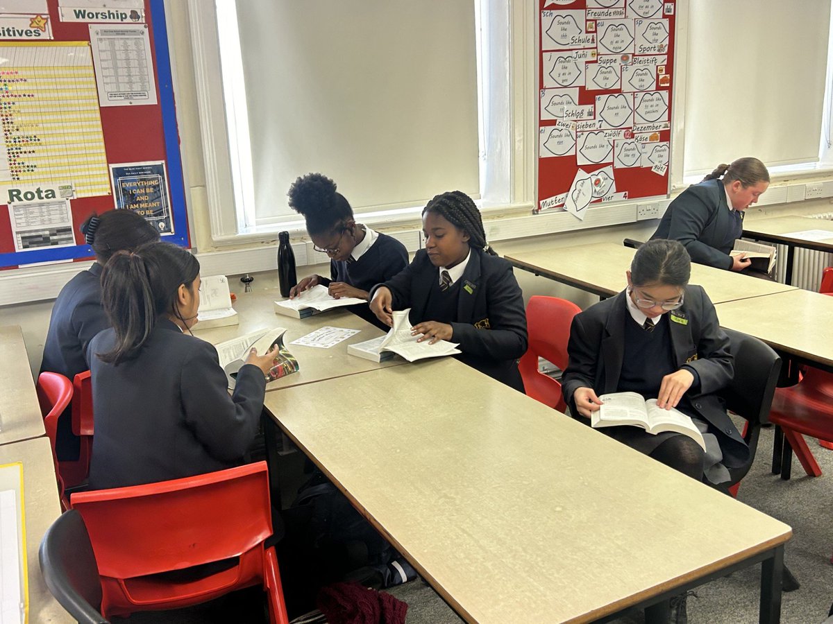 Pupils had lots of fun playing Swordfish in today's Christian Union. As we begin to prepare for Advent, pupils raced to find prophetic Bible verses in the Old Testament telling us of the birth of Jesus. It was a close contest but in the end, the winning team won by just 1 point!