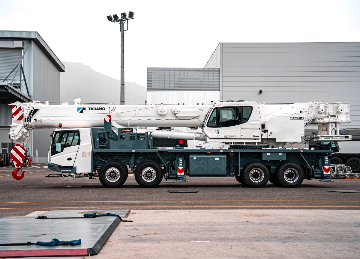 TadanoGroup's tweet image. The GT-800XL-2 is absolutely ideal for taxi crane service. This dynamic 80-ton truck crane features a 154.3’ boom and a 58.7’ bi-fold jib, 65-mph capability and supreme operator comfort. #Tadano #Reliability #Utilization #Value