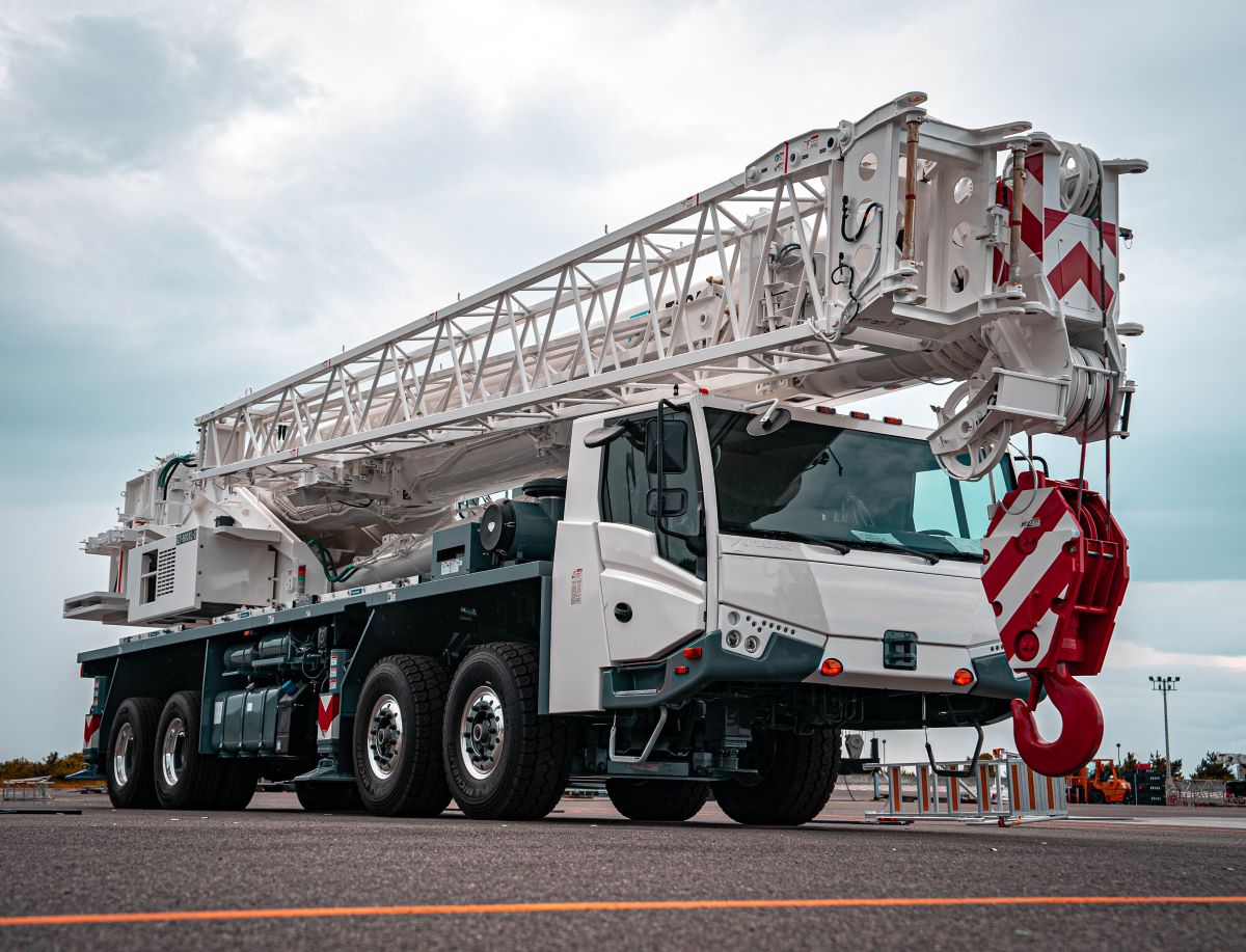 TadanoGroup's tweet image. The GT-800XL-2 is absolutely ideal for taxi crane service. This dynamic 80-ton truck crane features a 154.3’ boom and a 58.7’ bi-fold jib, 65-mph capability and supreme operator comfort. #Tadano #Reliability #Utilization #Value