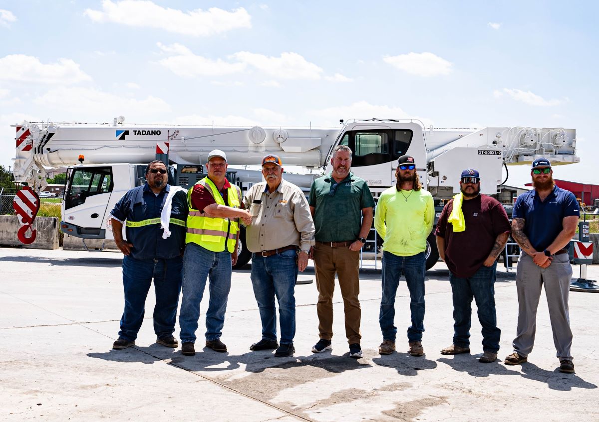 TadanoGroup's tweet image. The GT-800XL-2 is absolutely ideal for taxi crane service. This dynamic 80-ton truck crane features a 154.3’ boom and a 58.7’ bi-fold jib, 65-mph capability and supreme operator comfort. #Tadano #Reliability #Utilization #Value