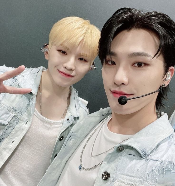 Happy Woozi Day !! 🎂🎉

#세븐틴의_영원한_마에스트로_우지생일 
#OurUniverseWOOZIday