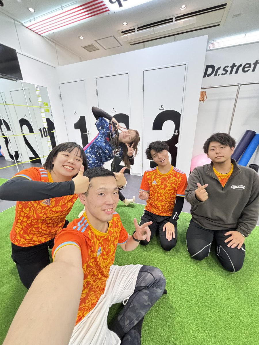 お疲れ様です！

今日もまた賑やかな1日でした！
11月も終盤に差し掛かってます！

明るくやりきりましょう❤️‍🔥

#静岡駅前店
#ドクターストレッチ