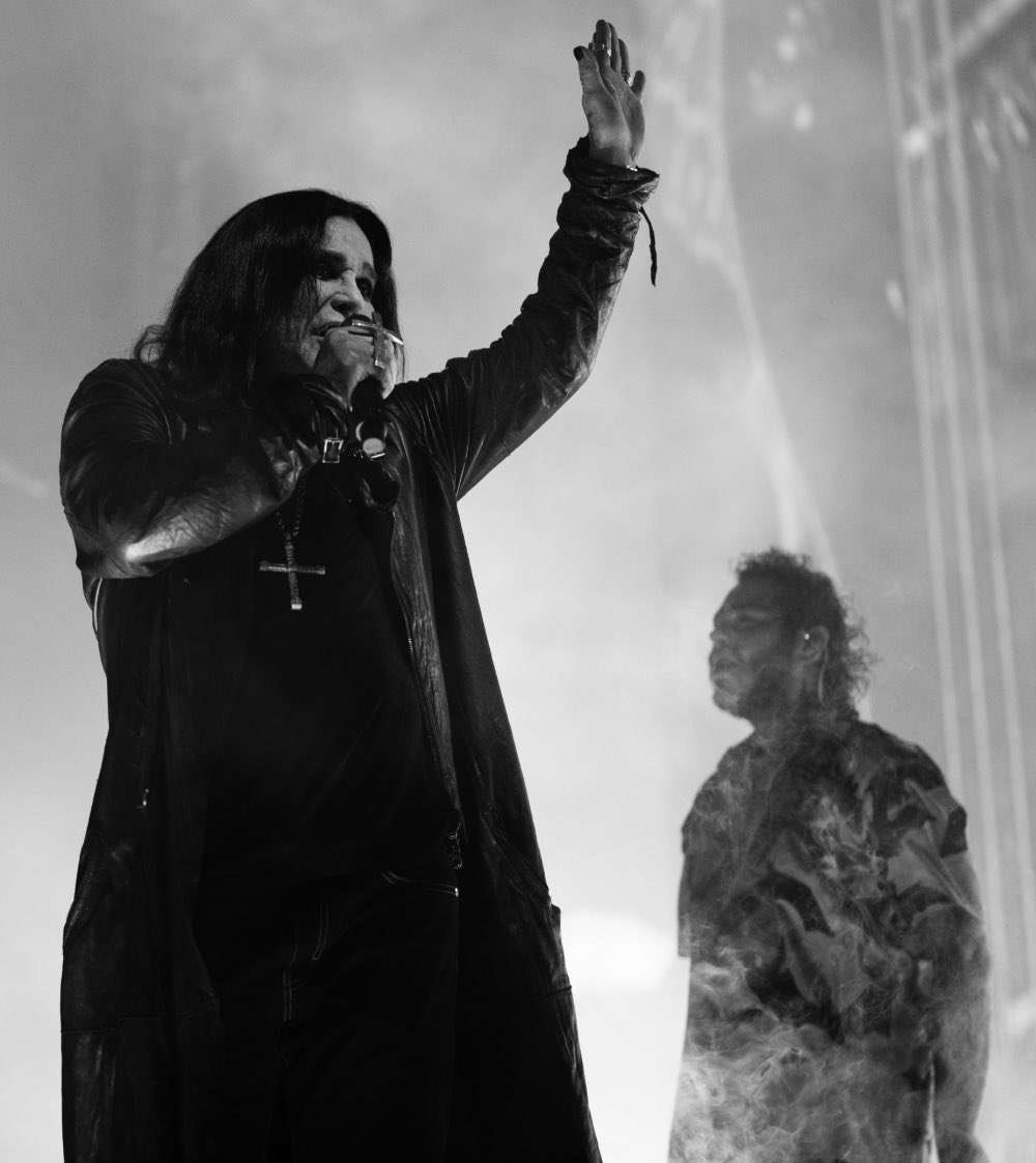 OzzyOsbourne's tweet photo. November 21, 2019
at @TheKiaForum
📷: @RichFury https://t.co/uAuOVjxwFX