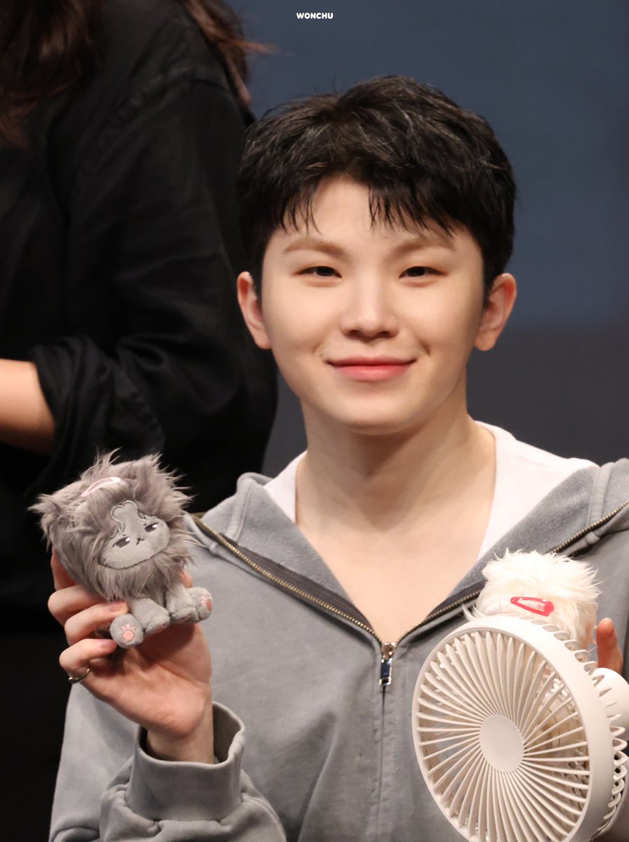 우지 생일 기념🎀

#RT 추첨 한 분께 #예뾰 를 보내드립니다🦁
( 제작 후 발송 예정 )

#우지생일에_사탕같은_사랑해요
#OurUniverseWOOZIday
#세븐틴의_영원한_마에스트로_우지생일

#SEVENTEEN #WOOZI
#세븐틴 #우지 #ウジ #李知勳