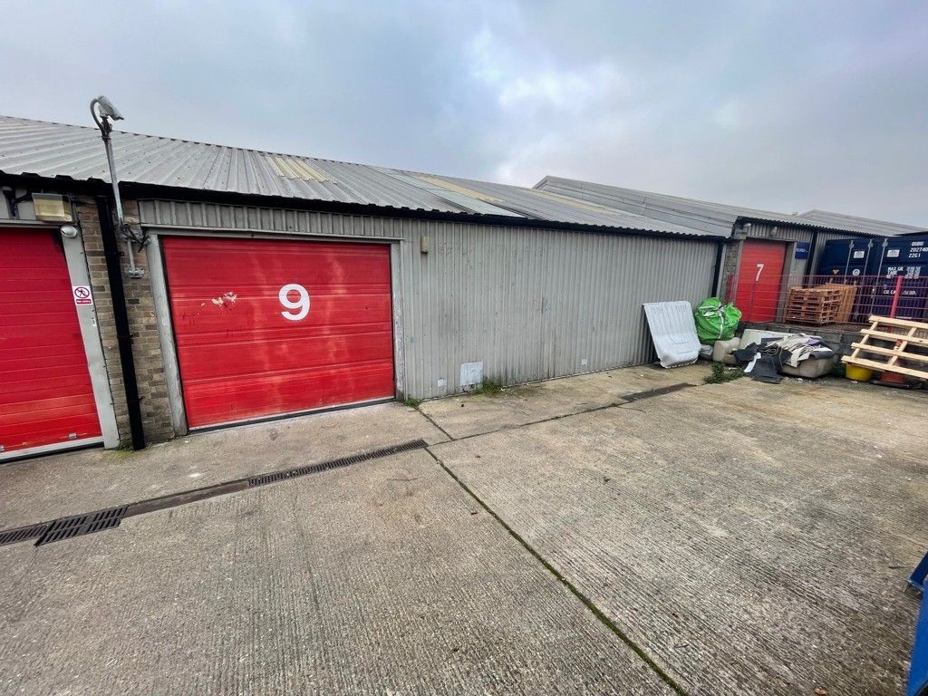 MerrifieldsCS's tweet image. INDUSTRIAL WAREHOUSE THETFORD - TO LET

Kelvin Place is located off Stephenson Way, within the London Road Industrial Estate in Thetford, approximately half a mile from the A11.

📍 9 Kelvin Place, Thetford 
📏 4,370 sq ft (405.97 sq m) 
💰 To rent: £18,500 per annum